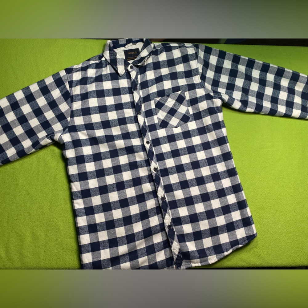 WHITE AND BLUE BUTTON UP *AS IS* bundle other items to save more ✨💰‼️